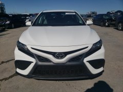 Toyota Camry SE 2022 1