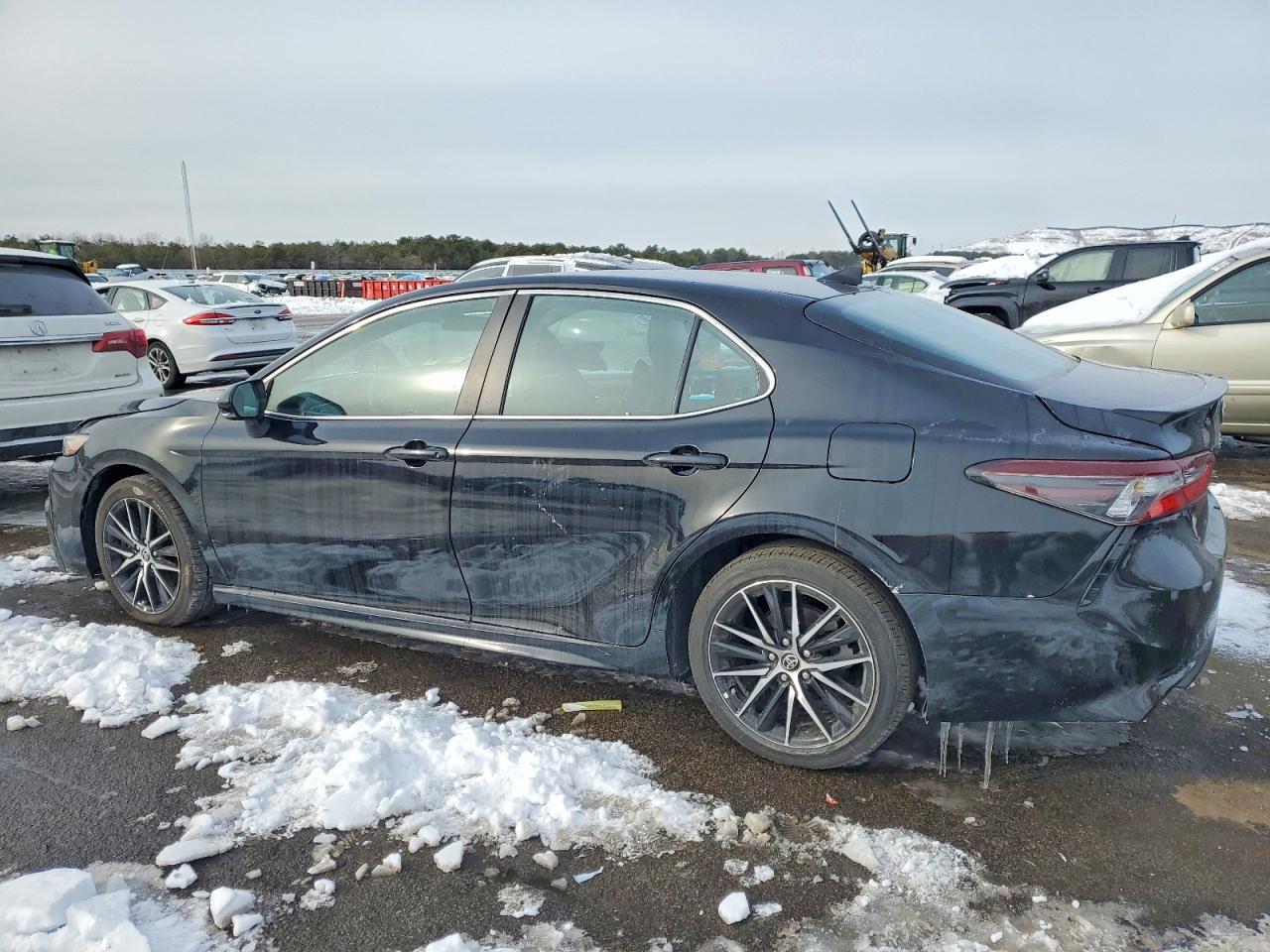 Toyota Camry SE 2022 1