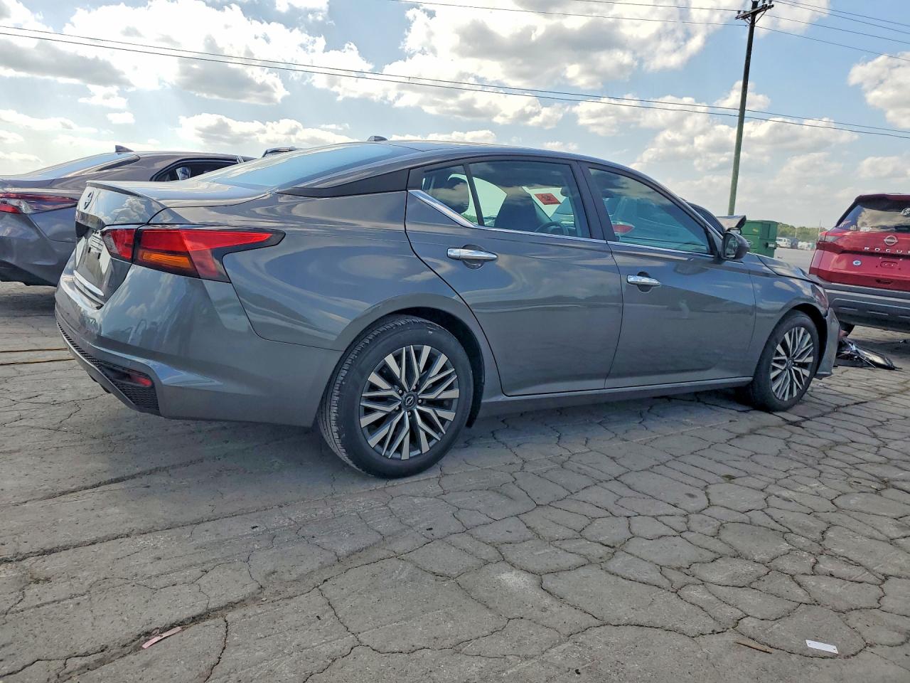Nissan Altima Sv 2025 2