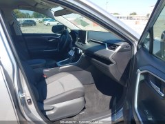 Toyota RAV4 XLE 2024 9