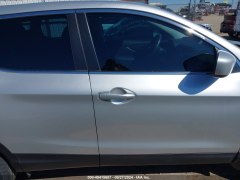 Nissan Rogue Sport S 2022 11