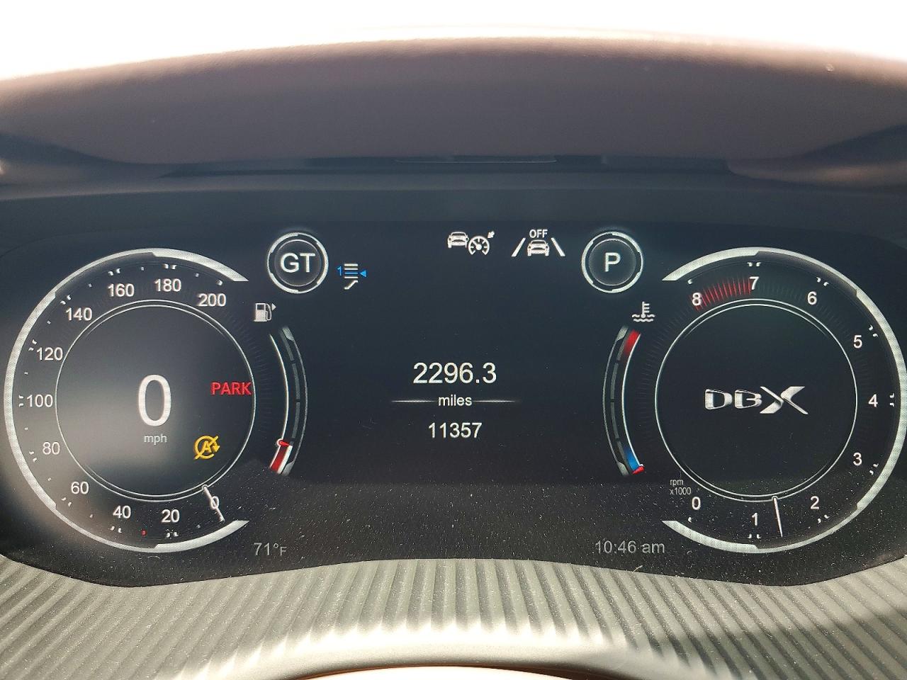 Aston Martin Dbx 2021 8