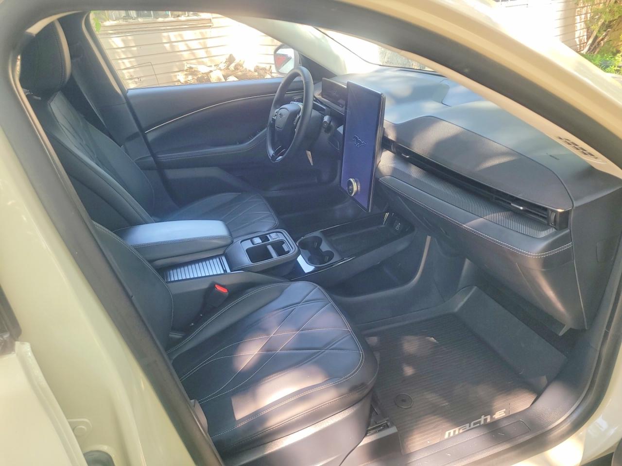 Ford Mustang Mach-E Select 2025 4