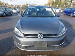 Volkswagen Golf SE 2021 1