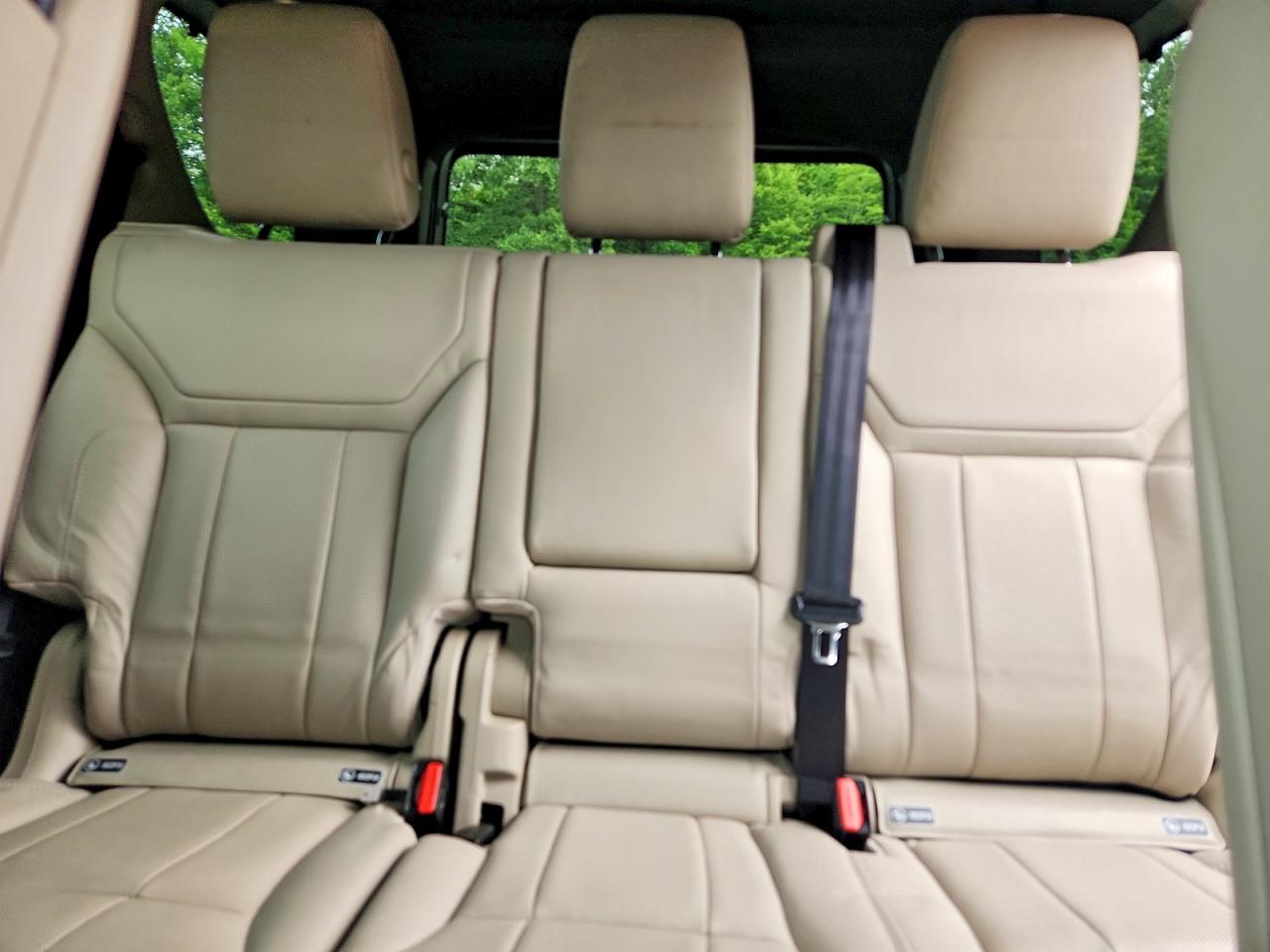 Land Rover Discovery SE 2020 9