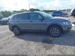 Volkswagen Tiguan S 2021 8
