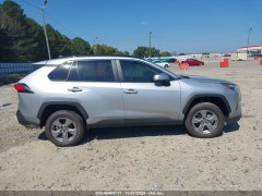 Toyota RAV4 XLE 2024 8