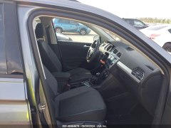 Volkswagen Tiguan S 2021 9