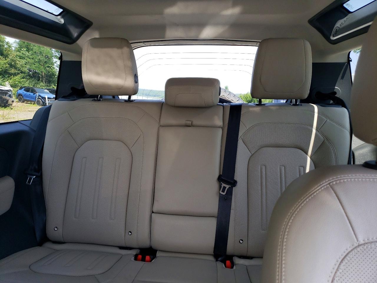 Land Rover Defender 90 S 2021 9