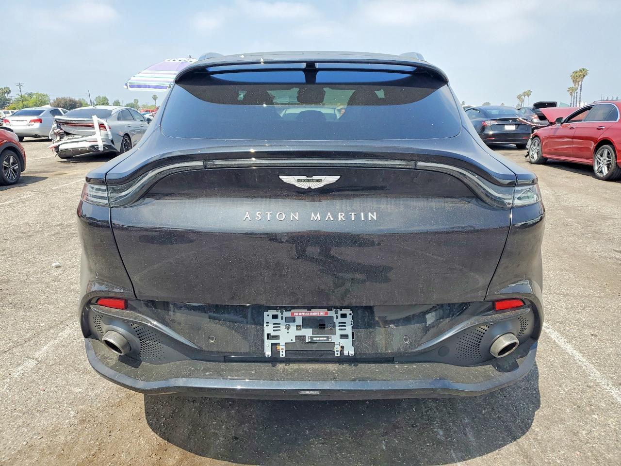 Aston Martin Dbx 2021 5