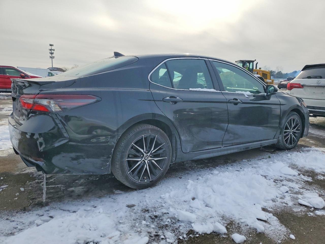 Toyota Camry SE 2022 2
