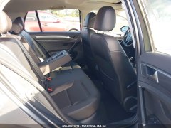 Volkswagen Golf SE 2021 10
