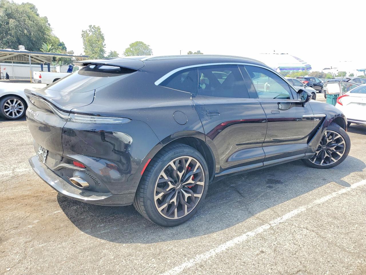 Aston Martin Dbx 2021 2