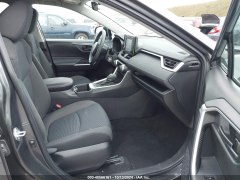 Toyota RAV4 LE 2022 9