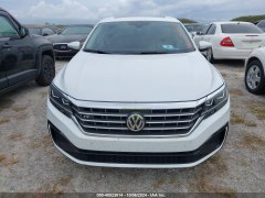 Volkswagen Passat SE 2020 1