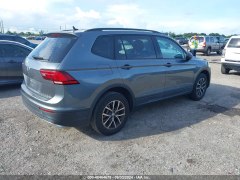 Volkswagen Tiguan S 2021 6