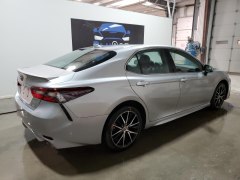 Toyota Camry SE 2021 3
