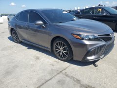 Toyota Camry SE 2022 2