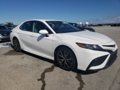 Toyota Camry SE 2022 2
