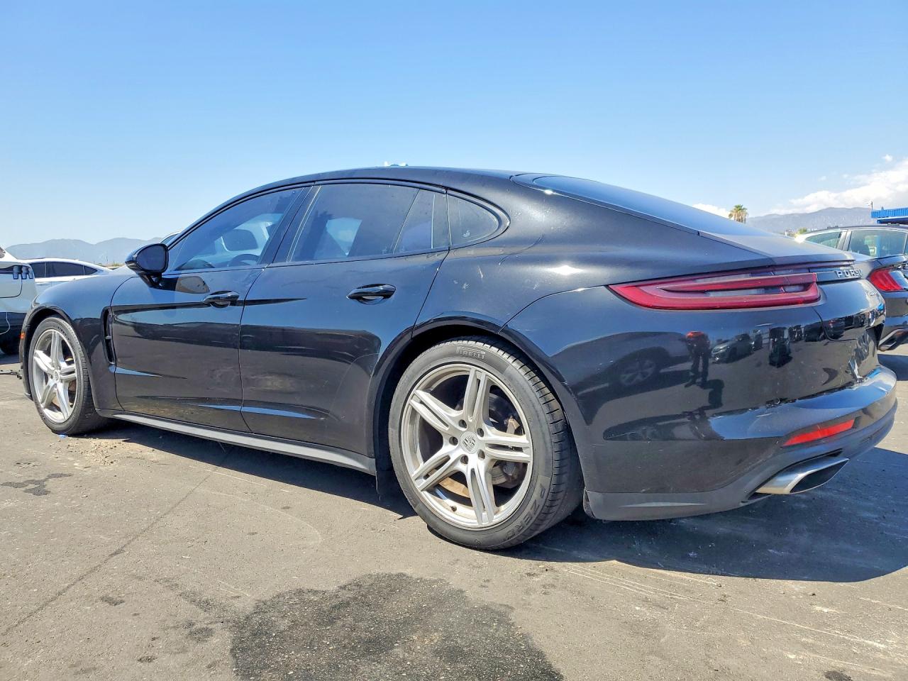 Porsche Panamera 4 2018 1