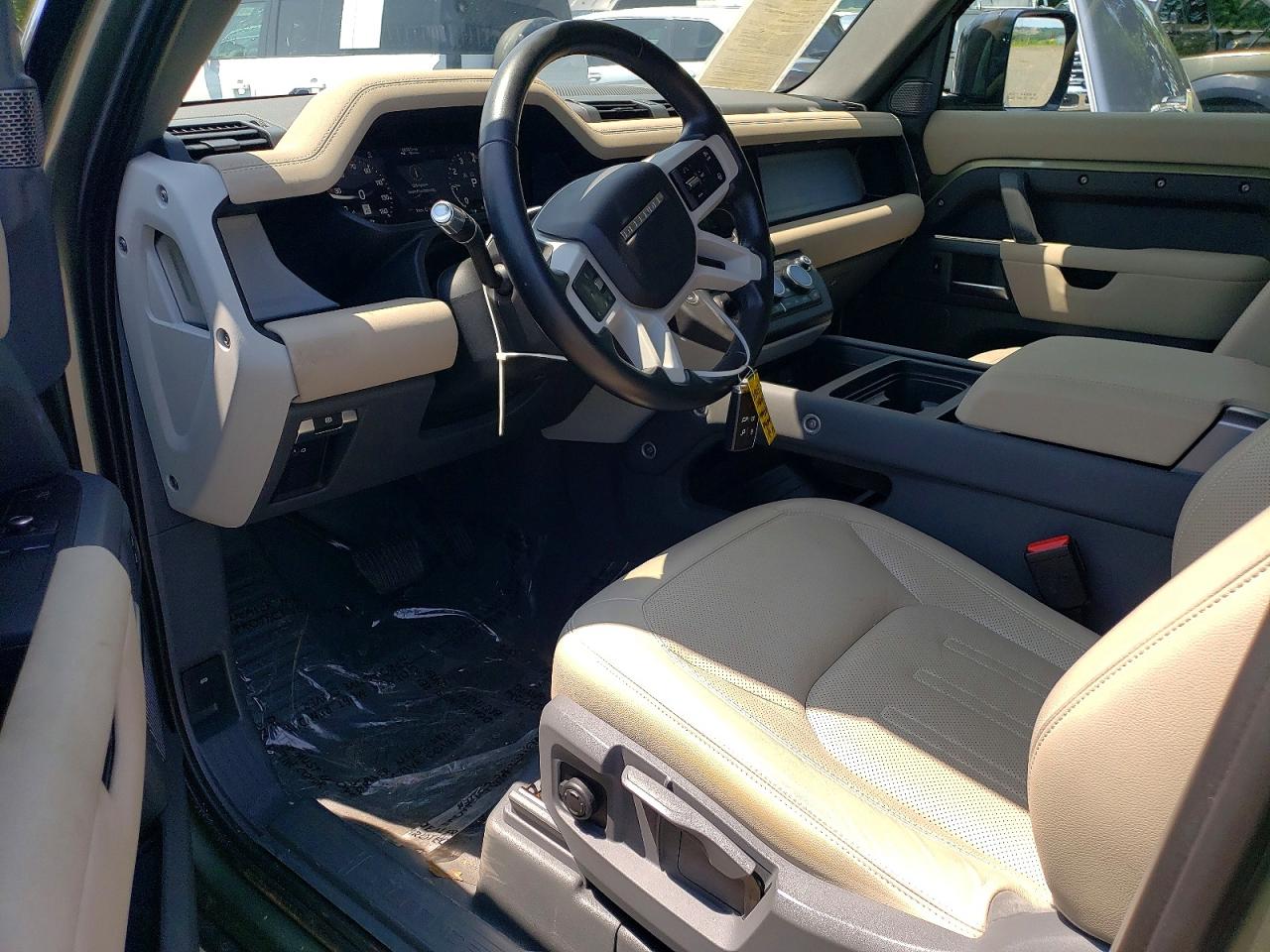 Land Rover Defender 90 S 2021 7