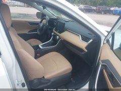 Toyota RAV4 LE Hybrid 2021 8