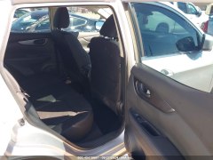 Nissan Rogue Sport S 2022 10