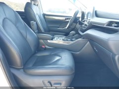 Toyota Highlander Limited 2021 8
