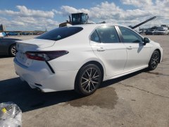 Toyota Camry SE 2022 3