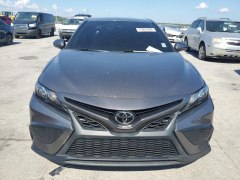 Toyota Camry SE 2022 1