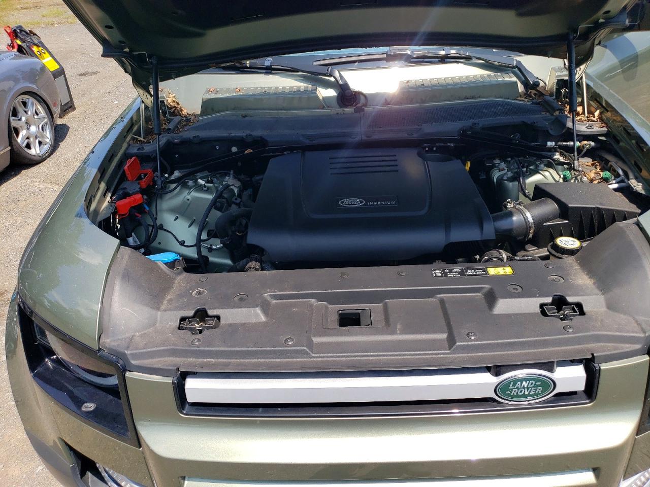 Land Rover Defender 90 S 2021 11