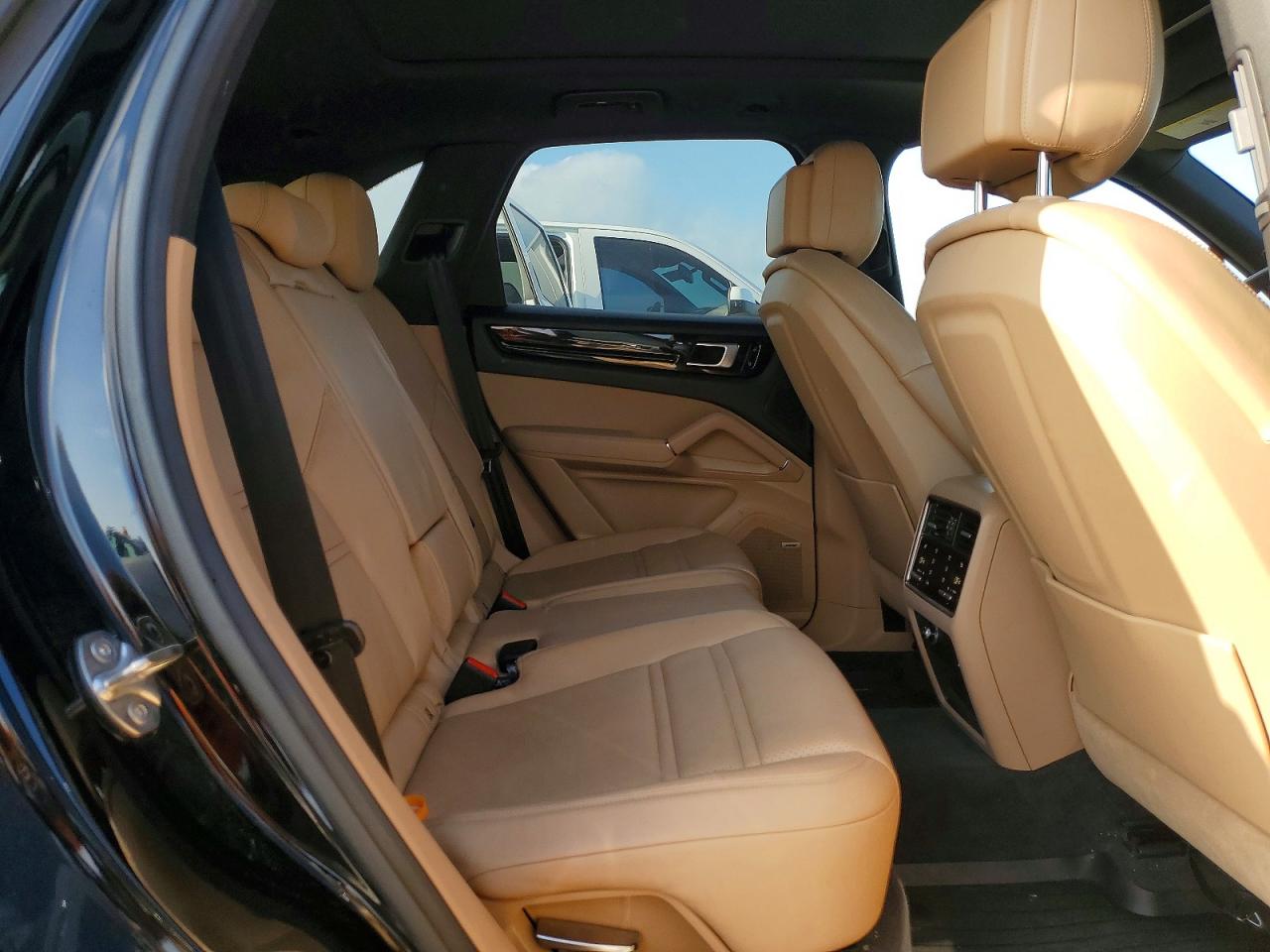Porsche Cayenne S 2021 10