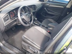 Volkswagen Jetta SE 2019 4
