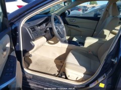 Toyota Camry LE Hybrid 2015 8