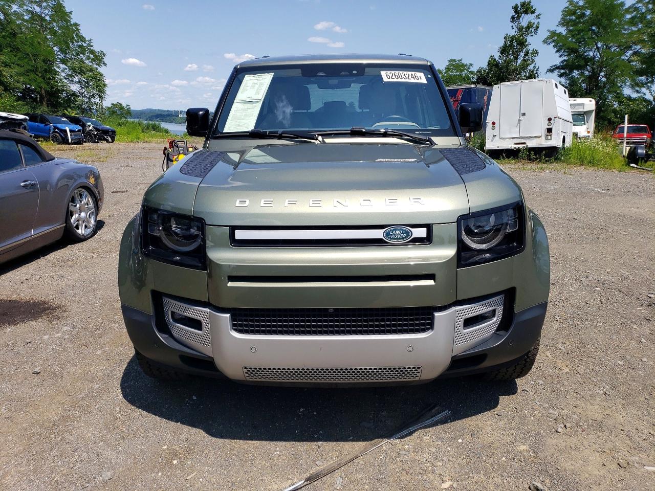 Land Rover Defender 90 S 2021 4