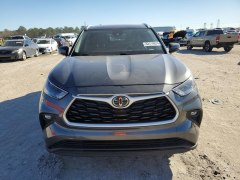 Toyota Highlander XLE 2022 1