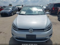 Volkswagen Golf SE 2021 1