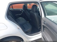 Volkswagen Golf SE 2021 9