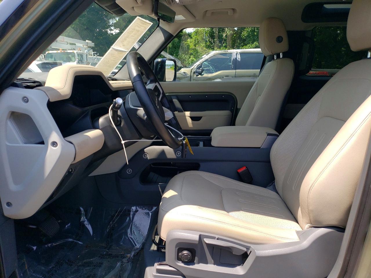 Land Rover Defender 90 S 2021 6