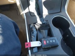 Toyota Camry LE Hybrid 2015 14