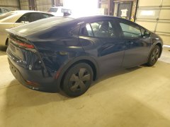 Toyota Prius LE 2024 3