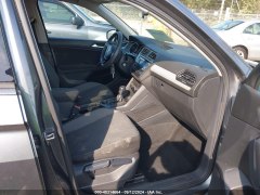 Volkswagen Tiguan S 2019 8 Volkswagen Tiguan S 2019 8