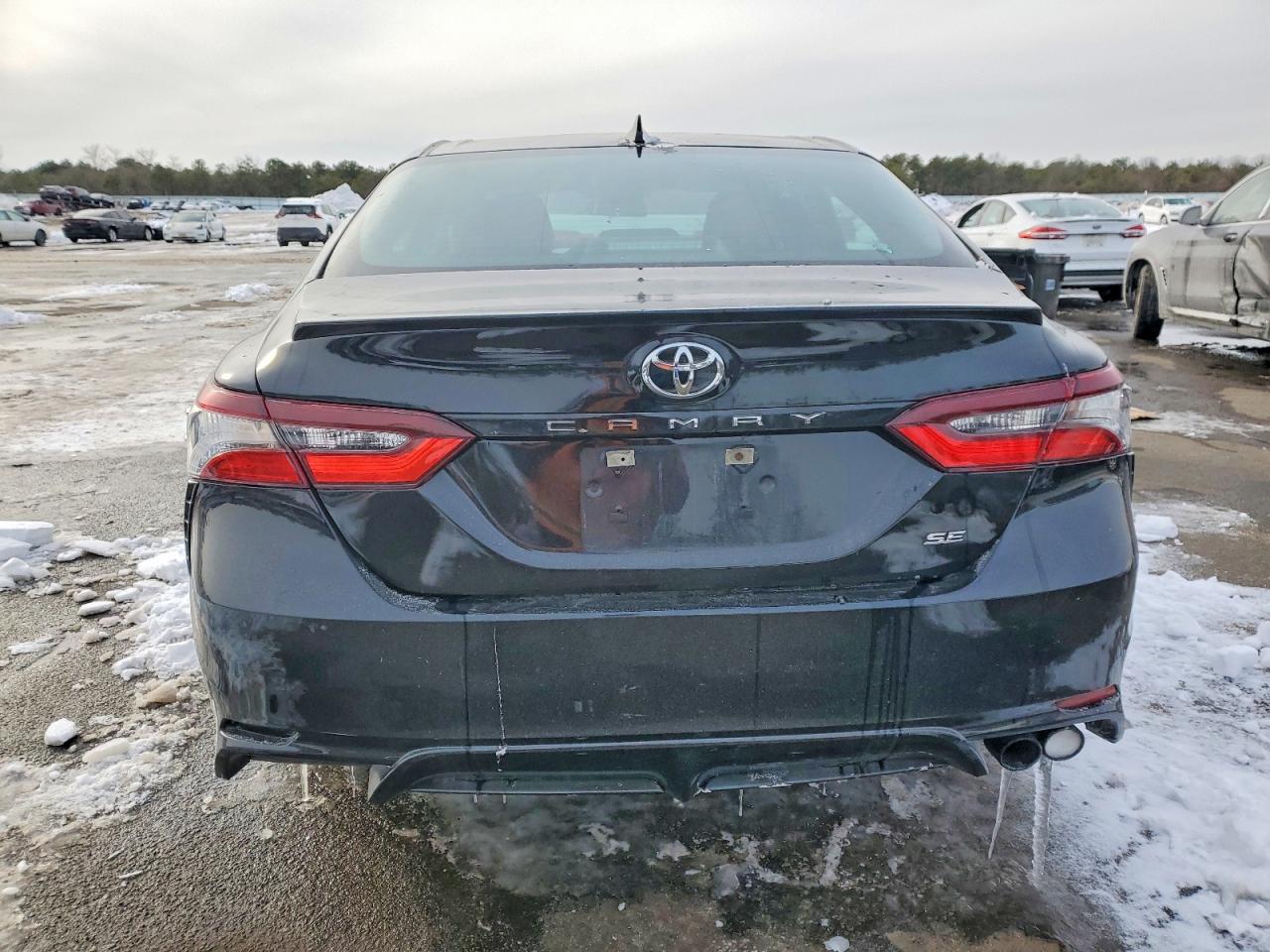 Toyota Camry SE 2022 5