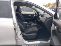 Nissan Rogue SV 2020 5