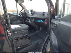 Mercedes-Benz Sprintert 2500 Standard Roof Passenger 2023 8