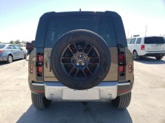 Land Rover Defender 110 S 2024 4