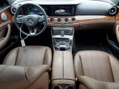 Mercedes-Benz E300 Luxury 4MATIC 2017 7