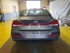 Hyundai Elantra SEL 2025 4