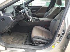 Lexus ES350 2022 6