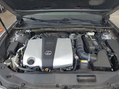 Lexus ES350 2019 10
